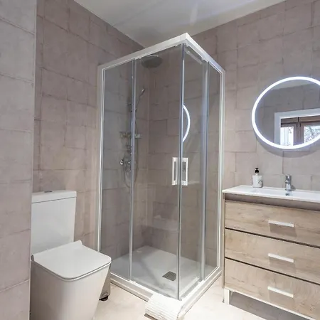 With Antique Floor & Lots Of Sun Light Hotel apartamentowy Walencja