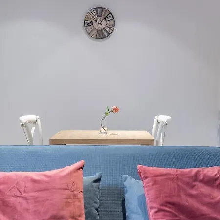 With Antique Floor & Lots Of Sun Light Hotel apartamentowy *