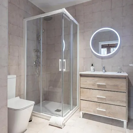 With Antique Floor & Lots Of Sun Light Hotel apartamentowy Walencja
