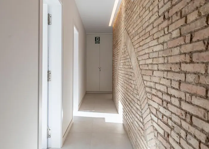 With Antique Floor & Lots Of Sun Light Aparthotel 4*