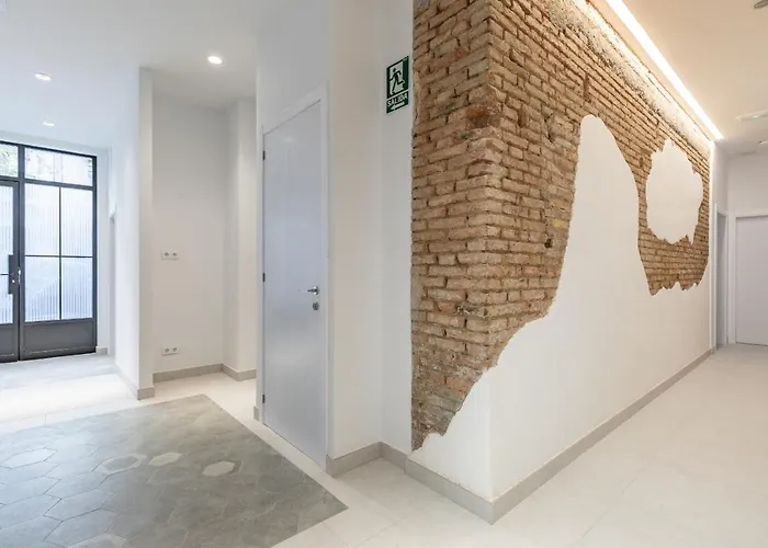 With Antique Floor & Lots Of Sun Light Aparthotel